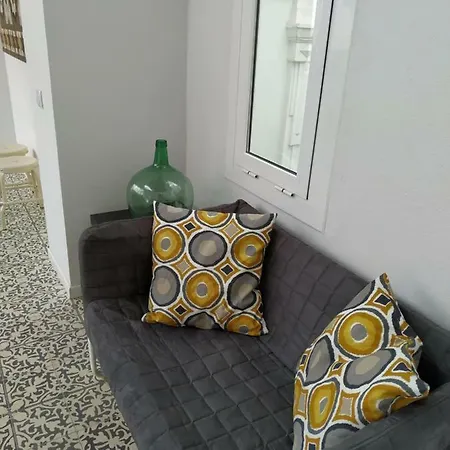 12 Carrer Del Bisbe * Valencia